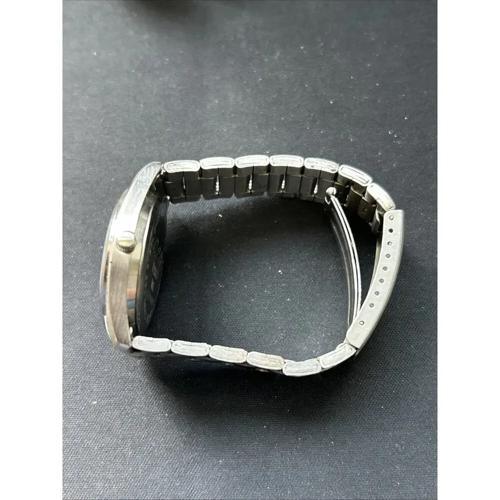 Aeo Peace Sign Dial Women’s Quartz Watch